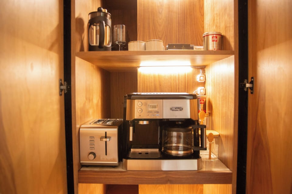 De'Longhi expresso maker, French coffee press and loose tea teapot.