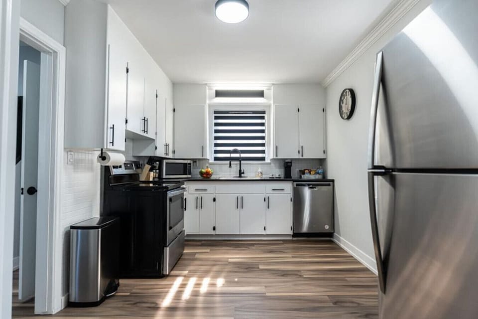 Whether you`re an experienced chef or a novice cook, this kitchen is sure to inspire creativity and satisfy your taste buds.