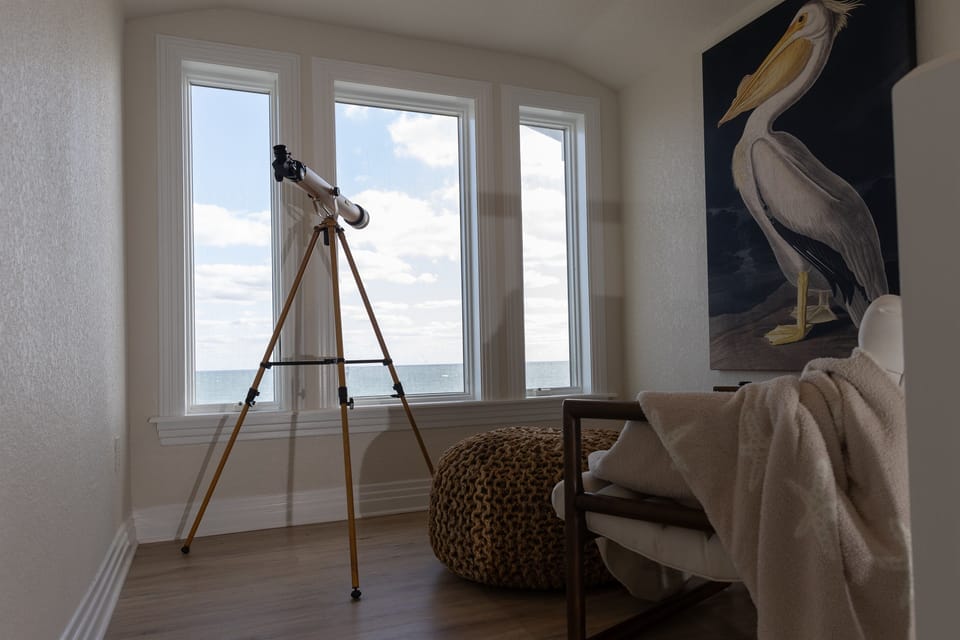 Cozy Ocean View Lounge