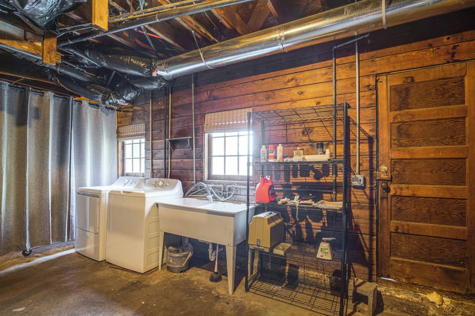 Laundry Room | Washer & Dryer