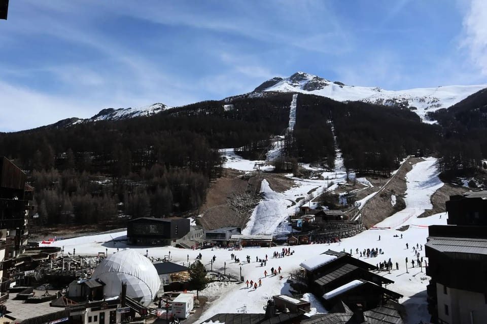 Snow and ski sports