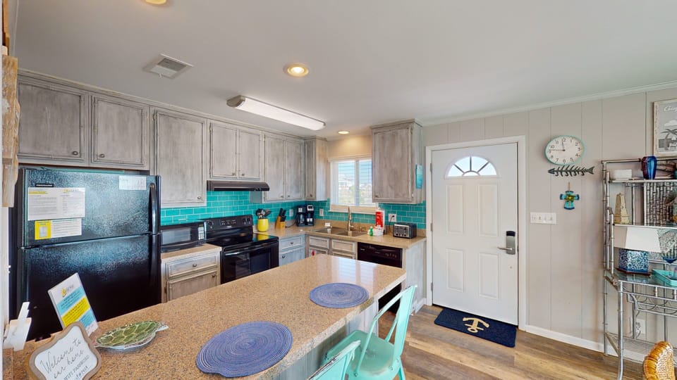 Additional seating at the breakfast bar ensures all guests can gather and enjoy meals and entertainment in the same space.