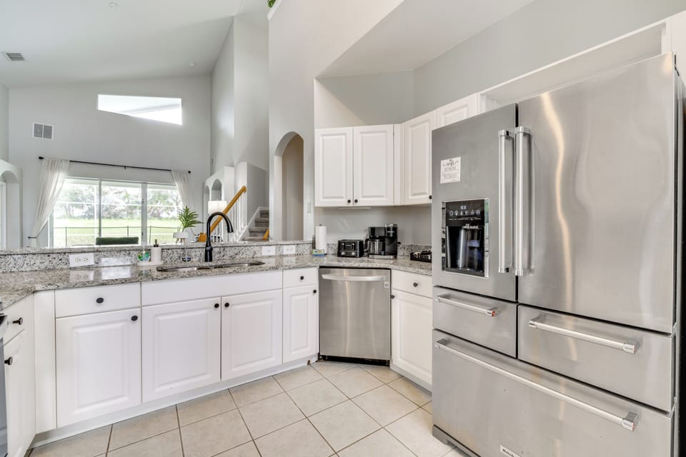 Kitchen | 1st Floor | Dual Keurig/Drip Coffee Maker | Dishwasher