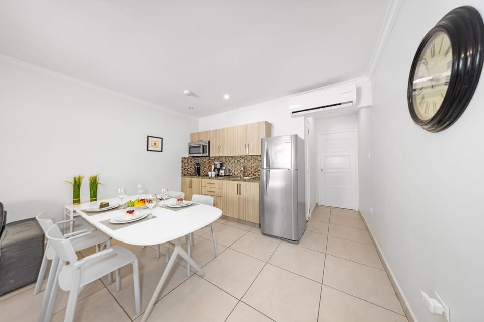 Lovely 1BR1BA Condo  ~ Walk to Beach ~ Pool ~ BBQ (21930)