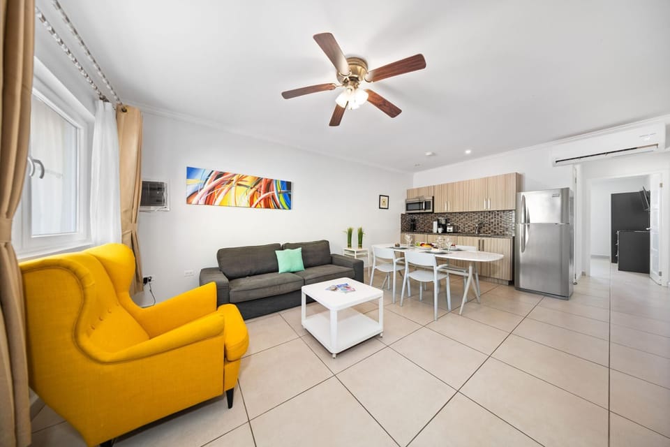 Lovely 1BR1BA Condo  ~ Walk to Beach ~ Pool ~ BBQ (21927)