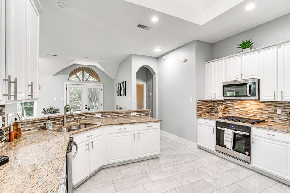Kitchen | Stove/Oven | Drip & Keurig Coffee Makers | Dishwasher