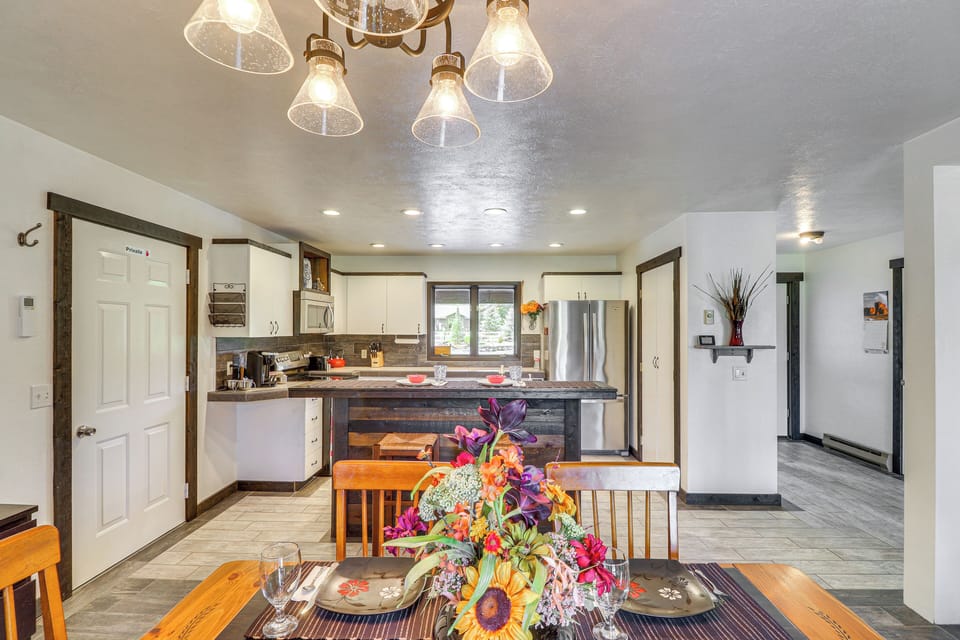 Dining Area | Kitchen