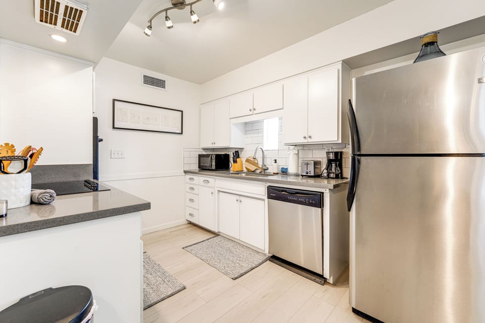 Kitchen | Cooking Basics | Dishwasher | Single-Story Condo