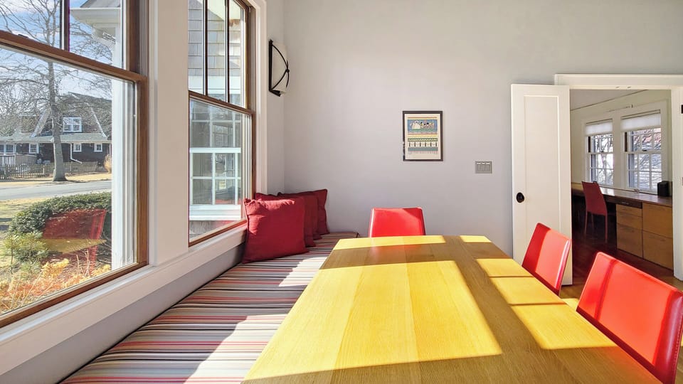 Kitchen is an open and bright space, ideal for gathering