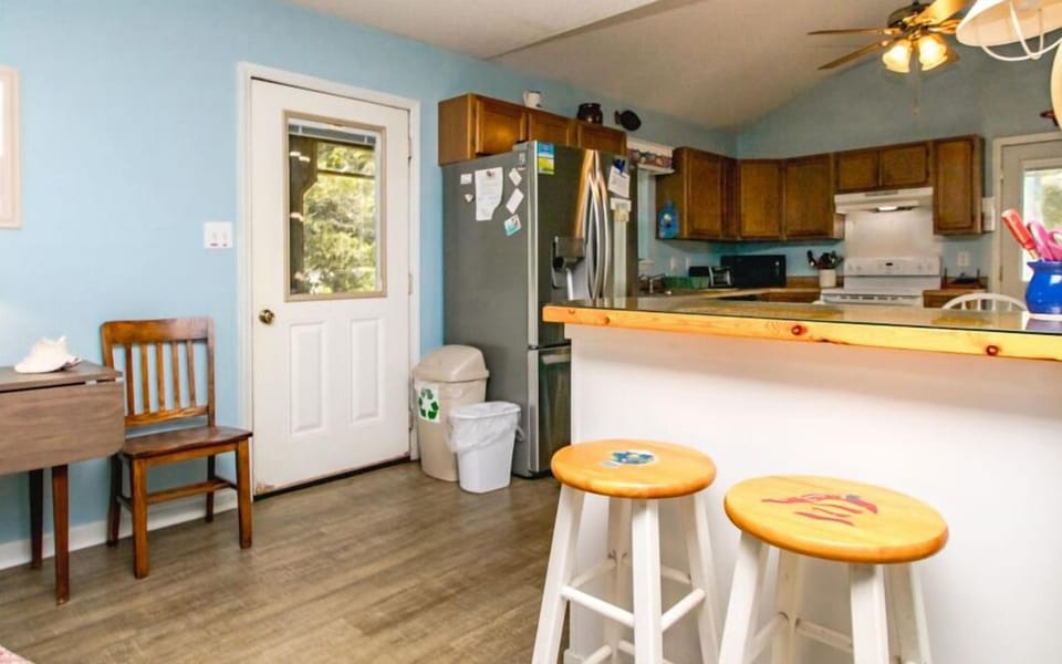 Extra Counter Seating Off Kitchen
