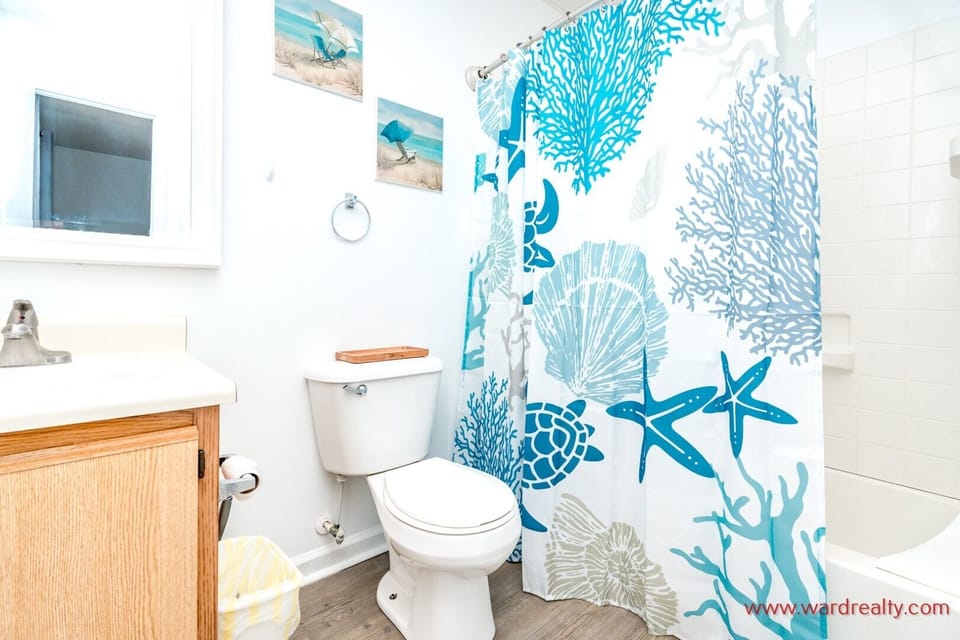 En Suite with Tub - North Primary Bedroom