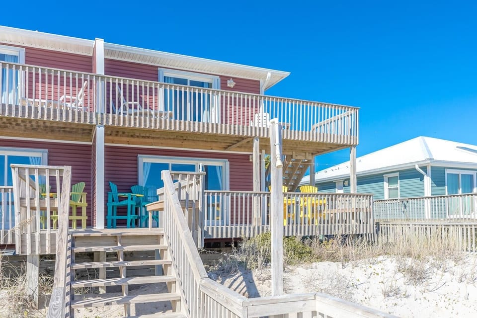 Oceanfront Exterior Fins to the Left