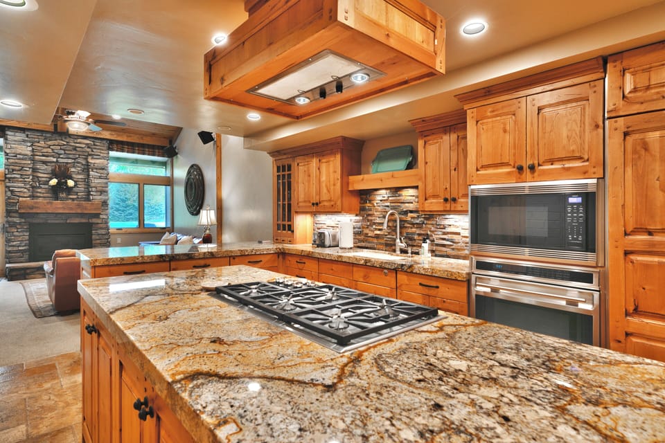 KITCHEN WITH EVERYTHHING YOU NEED