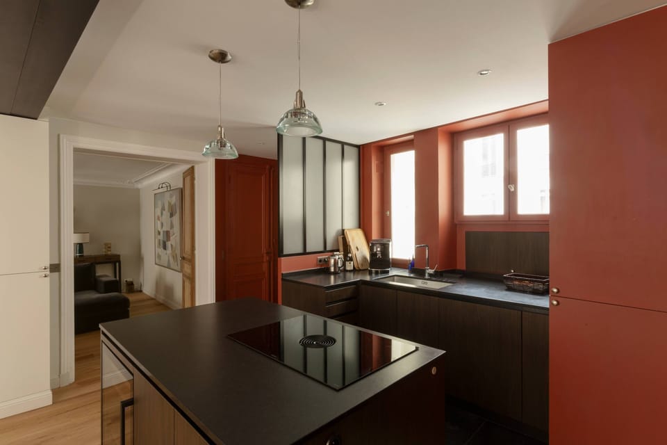 Kitchen-Coffee machine, Dishwasher, Fridge-freezer, Oven, Wine fridge

