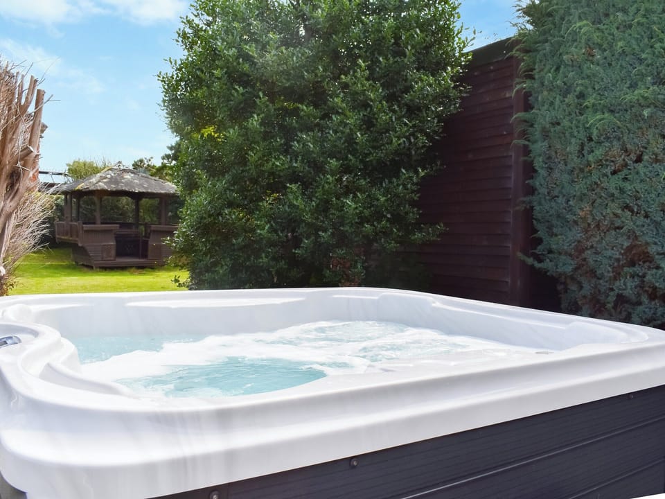 Hot tub | Tan Y Gaer, Aberystwyth