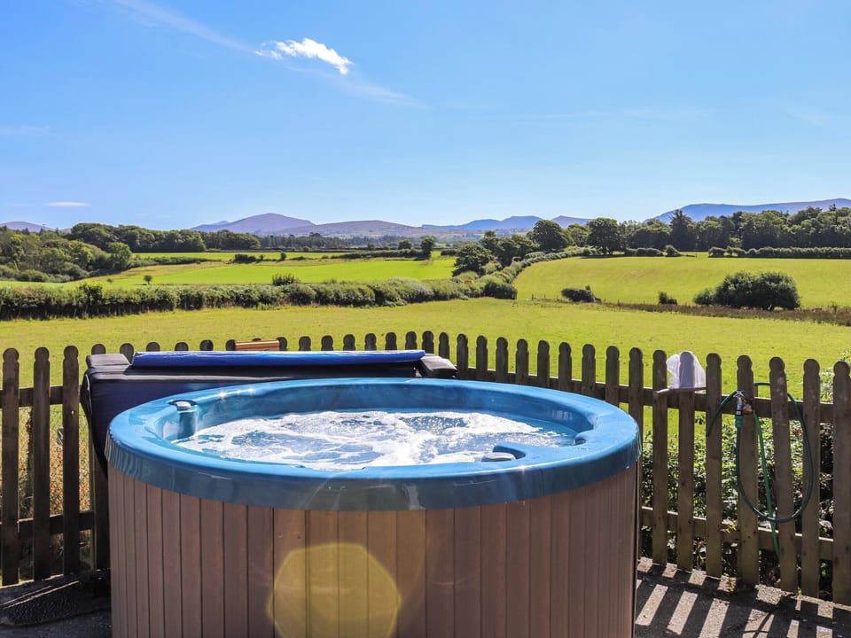 Hot tub | Tanydderwen, Caernarfon