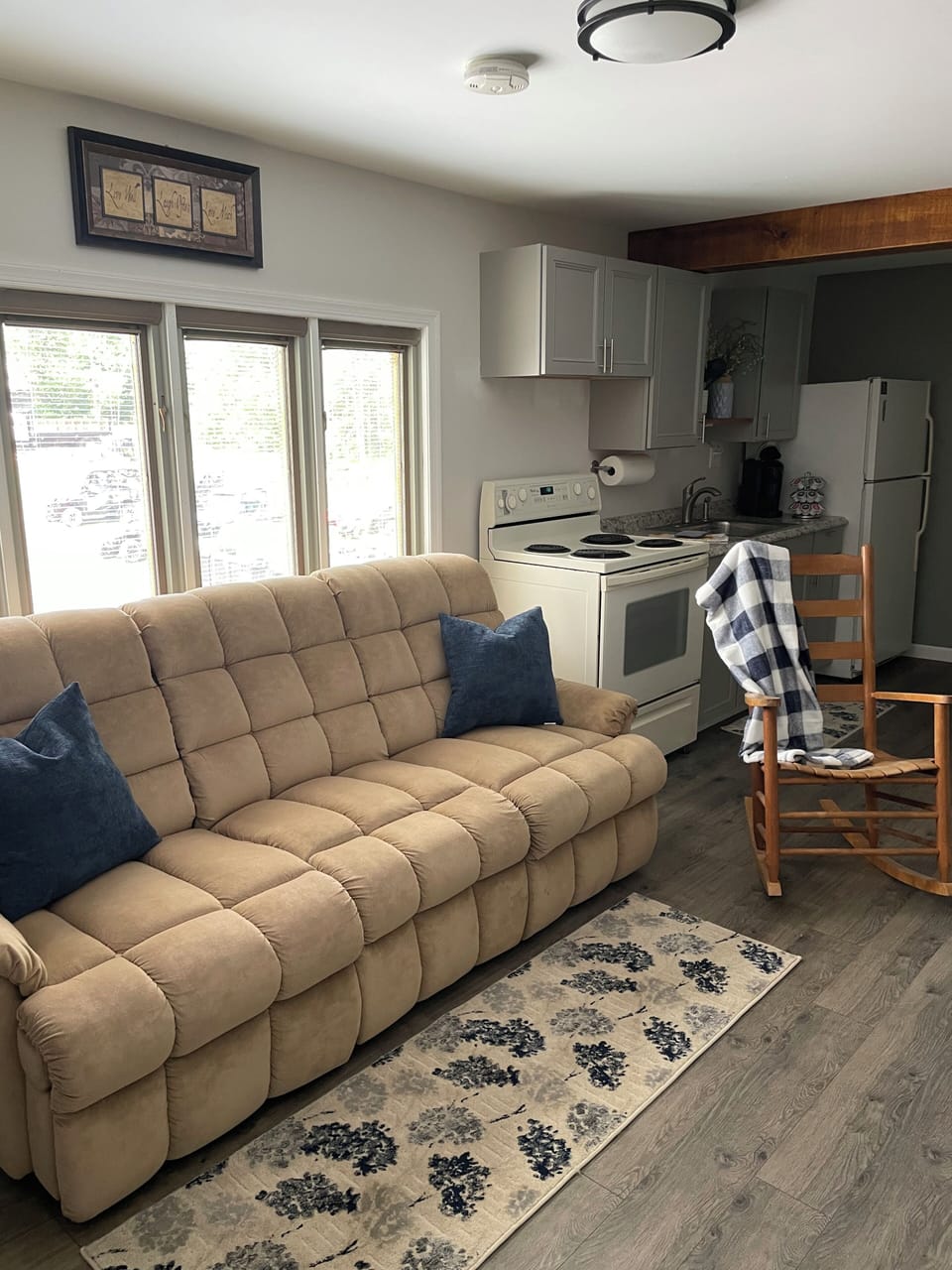 Open living, breakfast and kitchen area