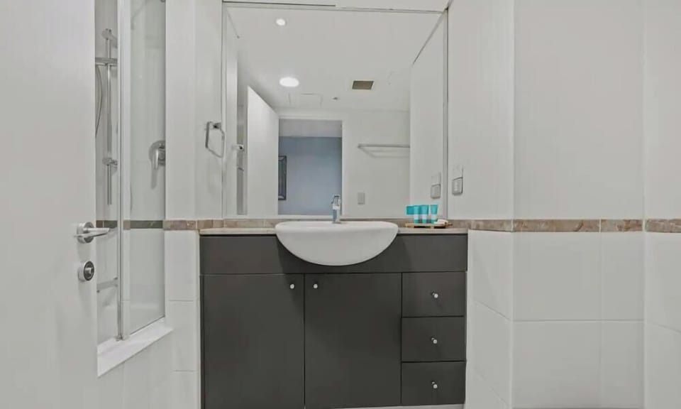Clean and functional bathroom for your stay