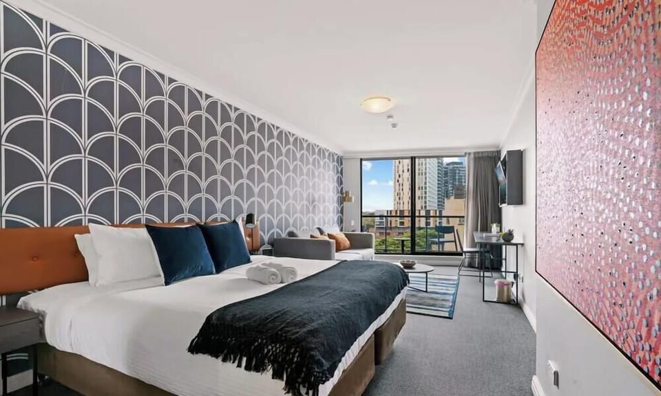 Clean and comfy bedroom (Kind size bed) 