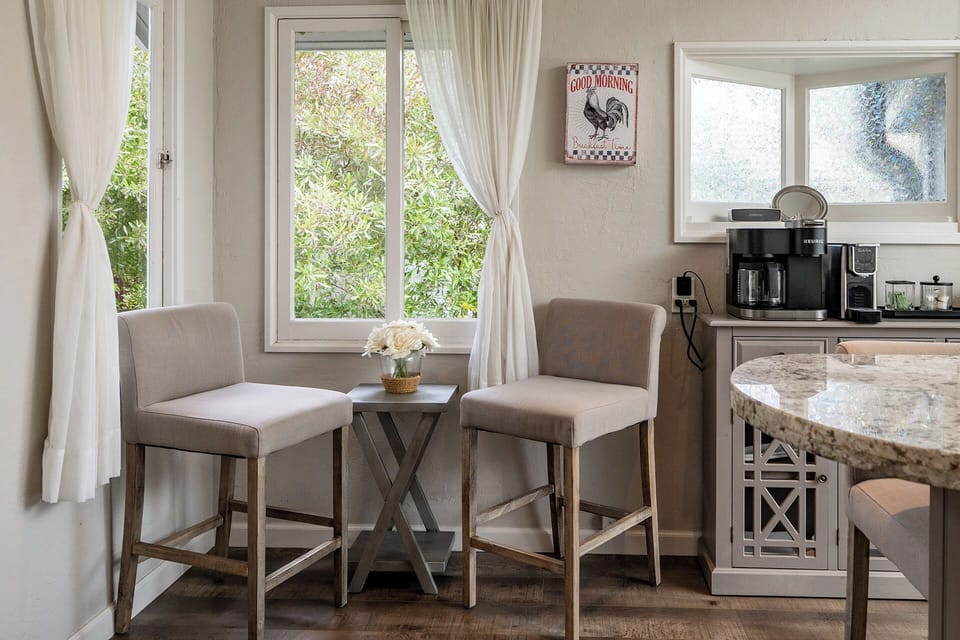Kitchen area window seating