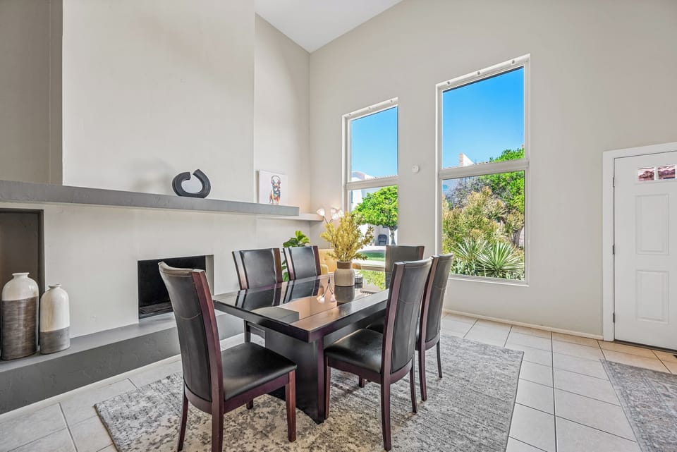 Elegant Dining Area for 6