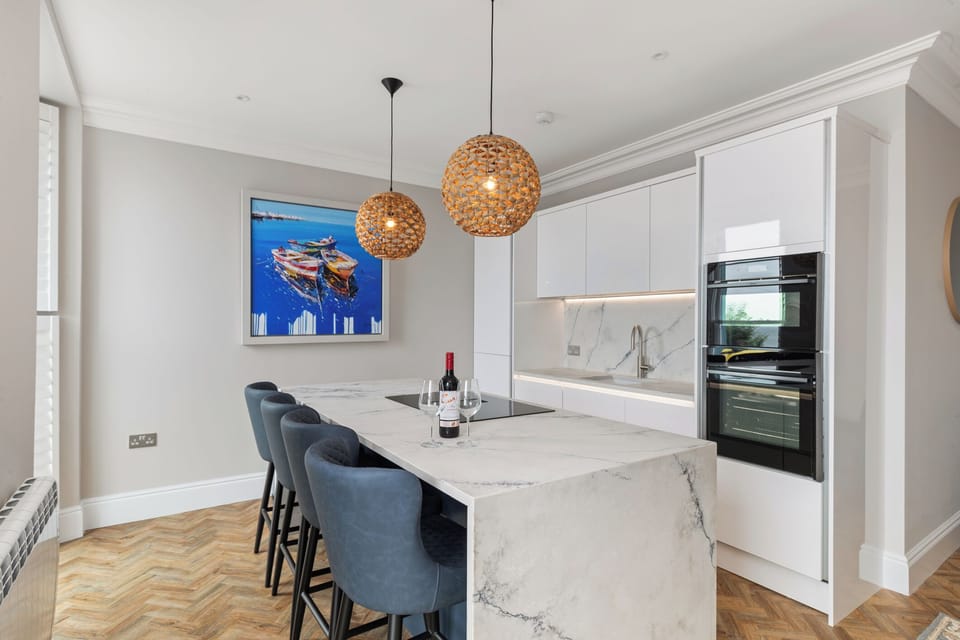 Tenby apartment, sea views