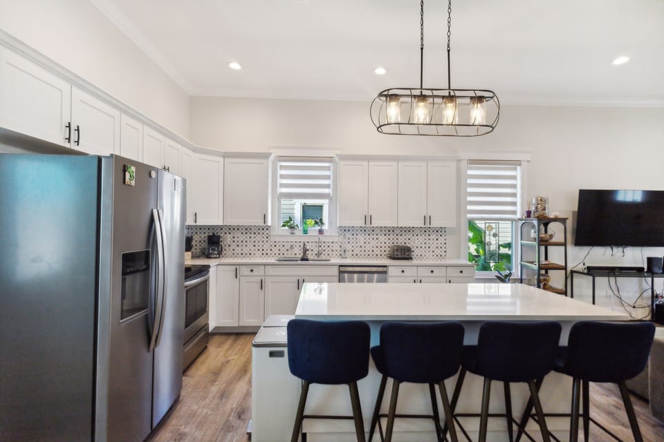 Indoors, Kitchen, Building, Dining Room, Dining Table