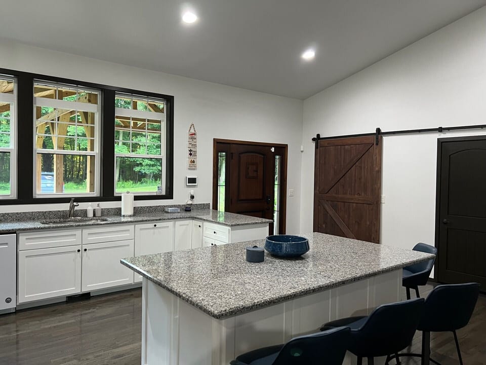 Big kitchen island with 4 chairs 