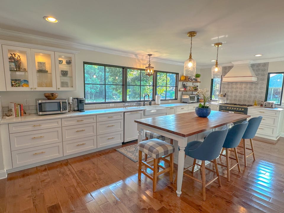 Huge, fully-stocked Chef's Kitchen!