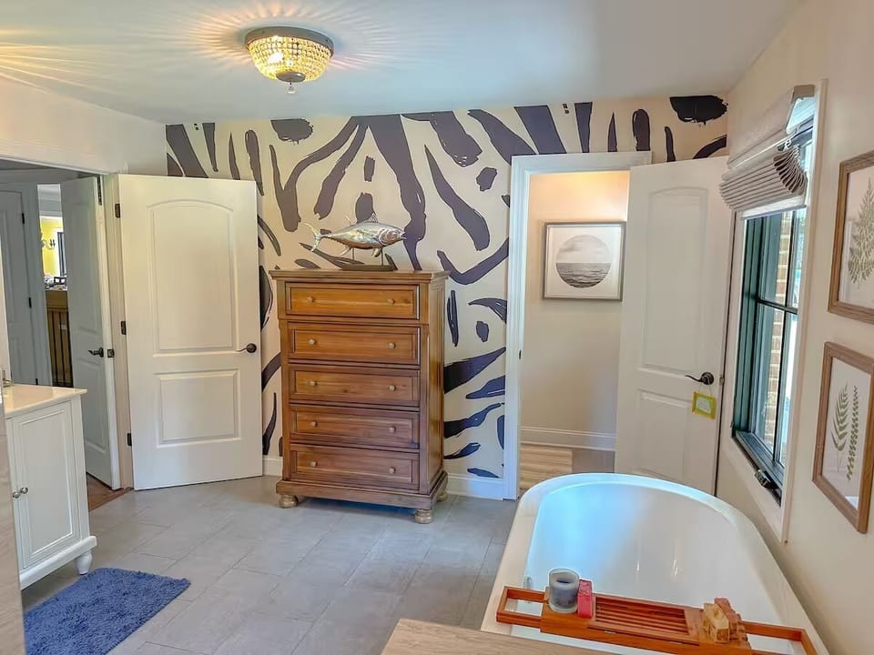 Main-level en suite for primary bedroom!