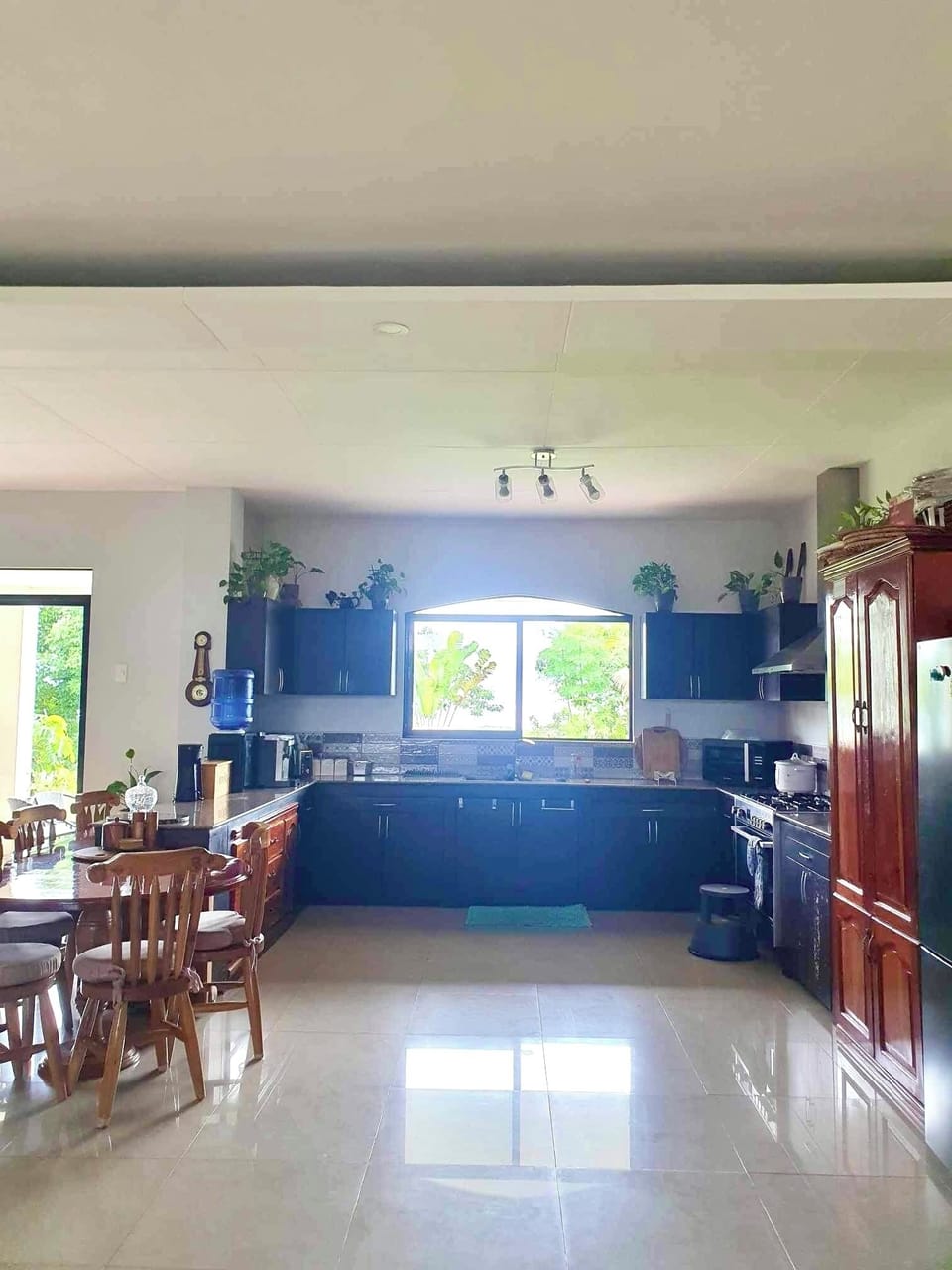 The gourmet kitchen and breakfast nook