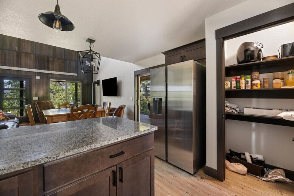 Whether you`re whipping up a quick breakfast or preparing a gourmet dinner, you`ll find all the essentials here, including a stove, microwave, dishwasher, Ninja with brother coffee maker, coffee grinder and refrigerator.