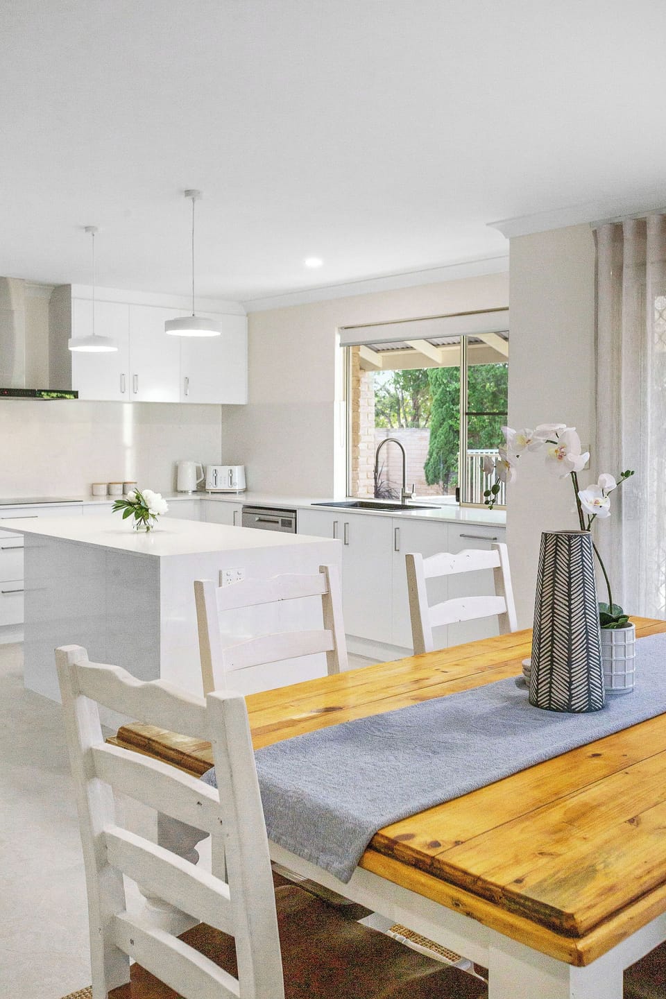 Open plan dining and kitchen
