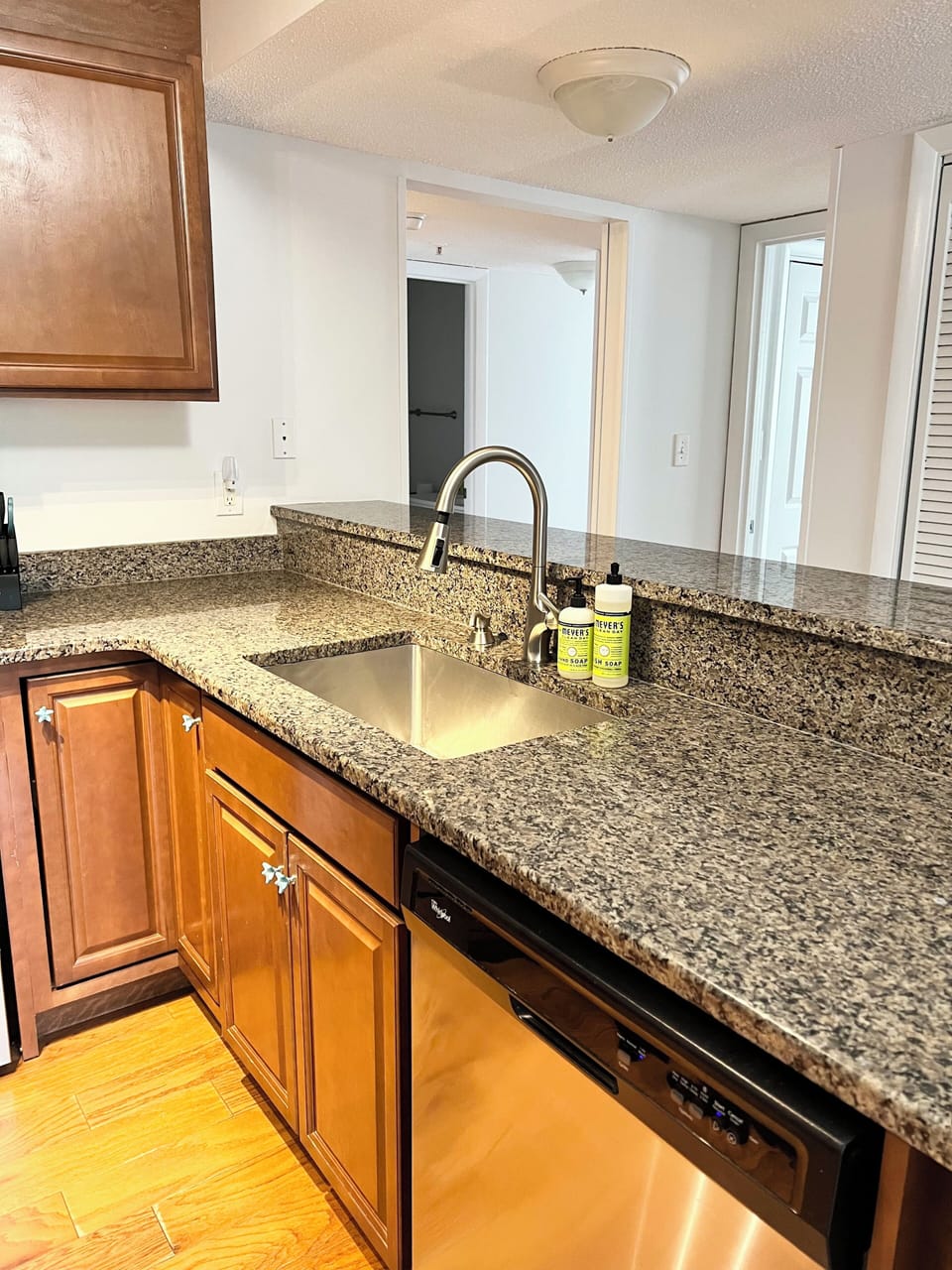 Full kitchen