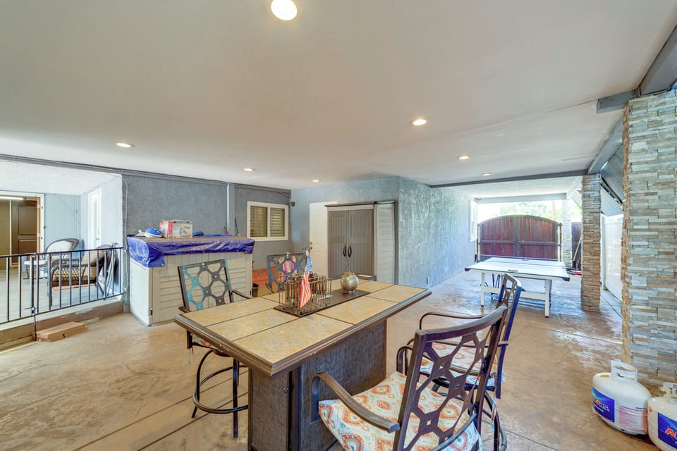 Patio | Outdoor Dining Area | Ping-Pong Table