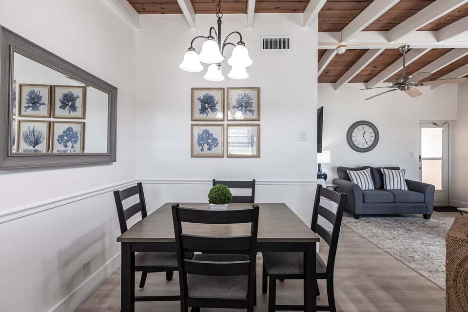 09 Dining Area