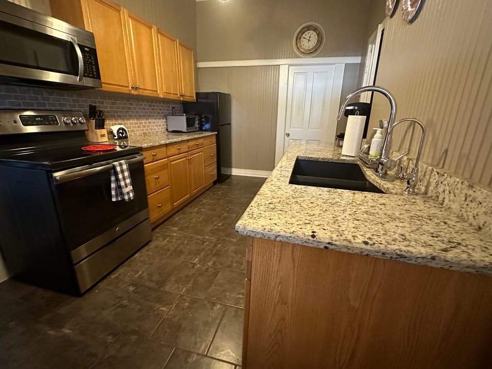 Kitchen includes reverse osmosis, dishwasher, full size W/D.