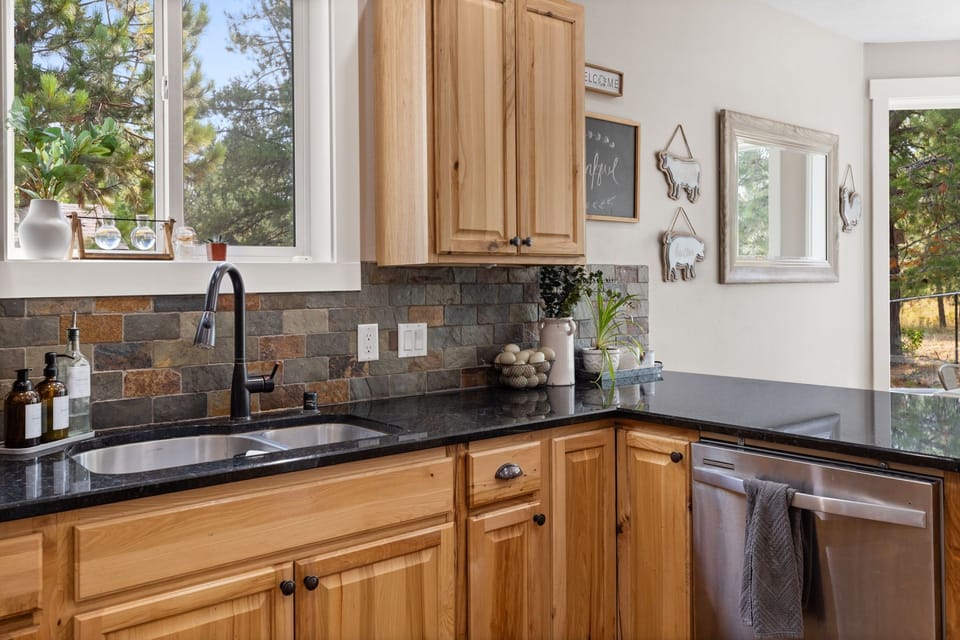Kitchen- All new appliances. 