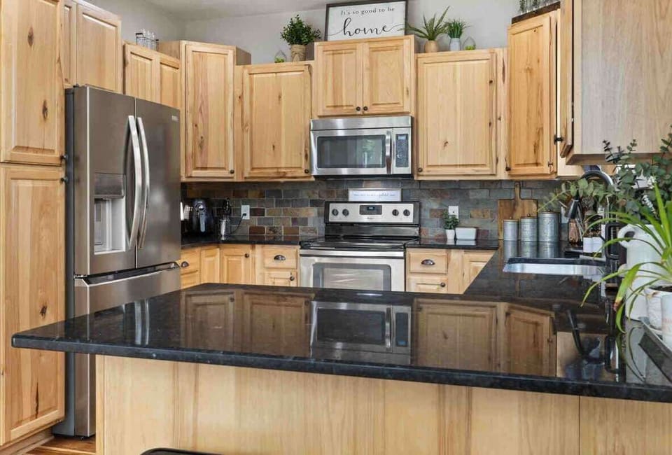 Kitchen- Fully stocked with all essentials.