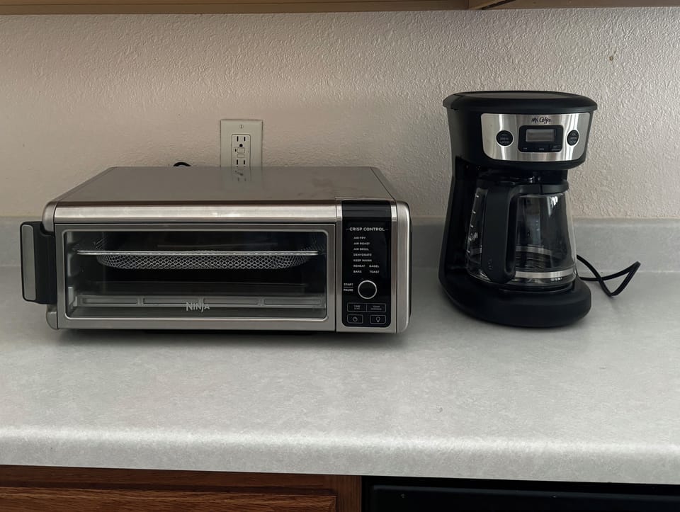 Airfryer/toaster oven & Coffee maker