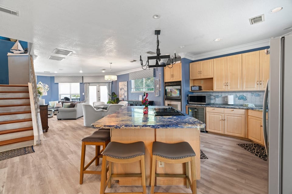 Amazing kitchen island counter!