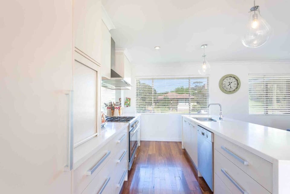 Fully equipped to whip up some meals with the local produce from Albany Farmers market or Boatshed markets, also features a large oven and dishwasher for convenience 