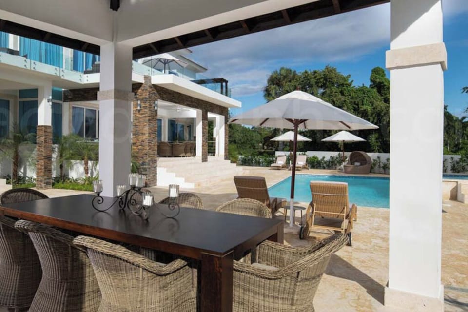 Private pool and yard