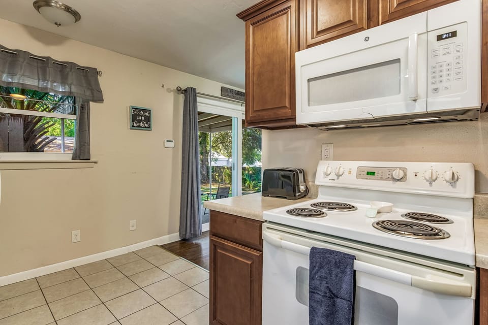 Electric stovetop and toaster.