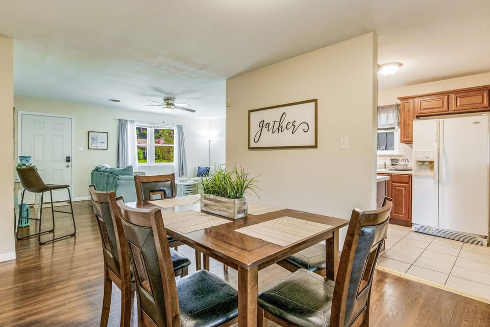 Close proximity to the kitchen from the dining area.