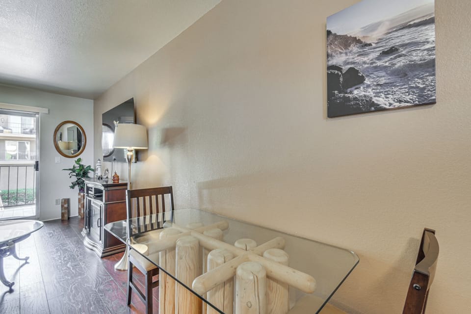 Dining Area | Dishware/Flatware Provided