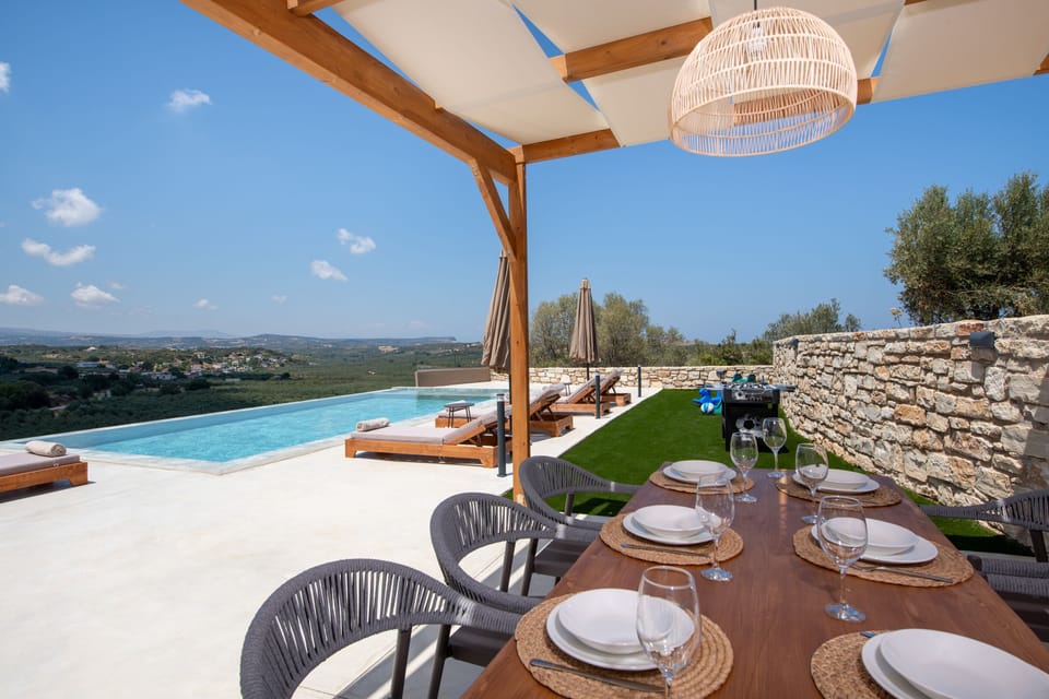 Experience alfresco dining with comfort and style,surrounded by nature's beauty.
