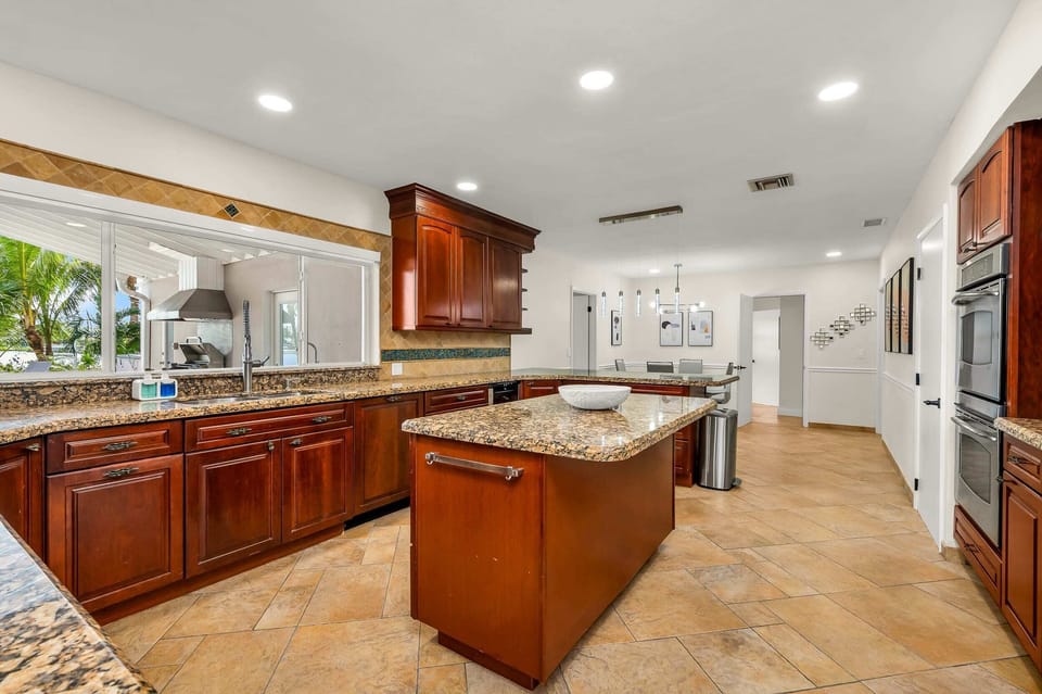 Fully equipped for all your cooking needs.
