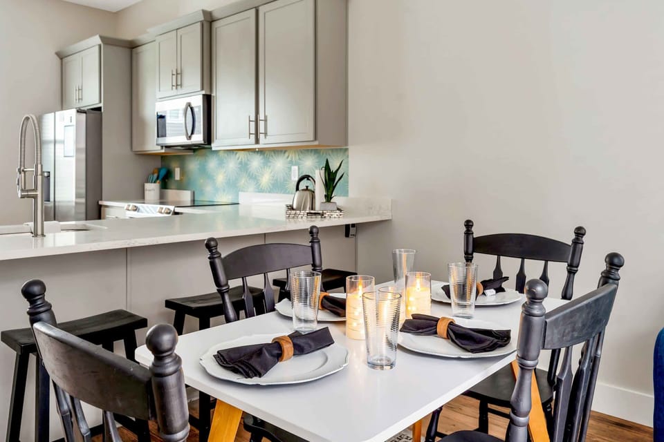 ➤ Discover more than 150+ Luxury Vacation Rentals, STRs, Cabins & Treehouses by ENJOY UNIQUE STAYS across Chattanooga, Lookout Mountain, Carolinas, Michigan & Alabama! 
