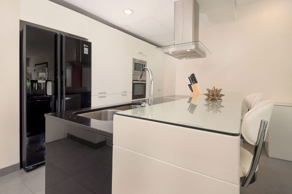 Our fully functional kitchen allows for convenient cooking and practical use.